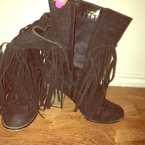 Black fringe boots